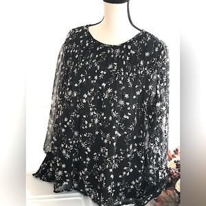 Brand New-Terra & Sky Women's Floral Smocked Blouse